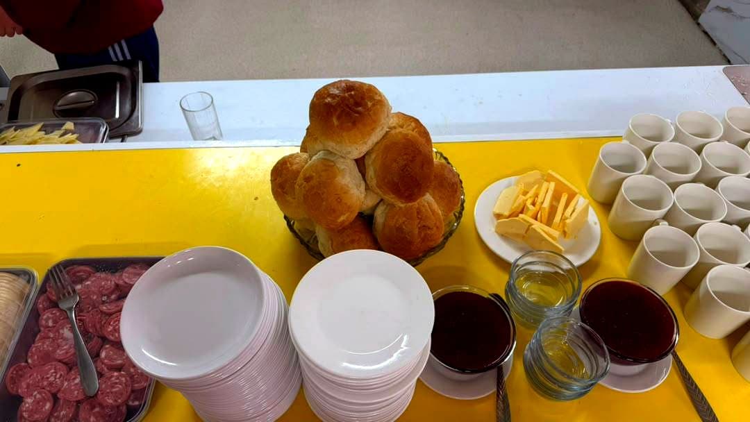 Стол с закусками